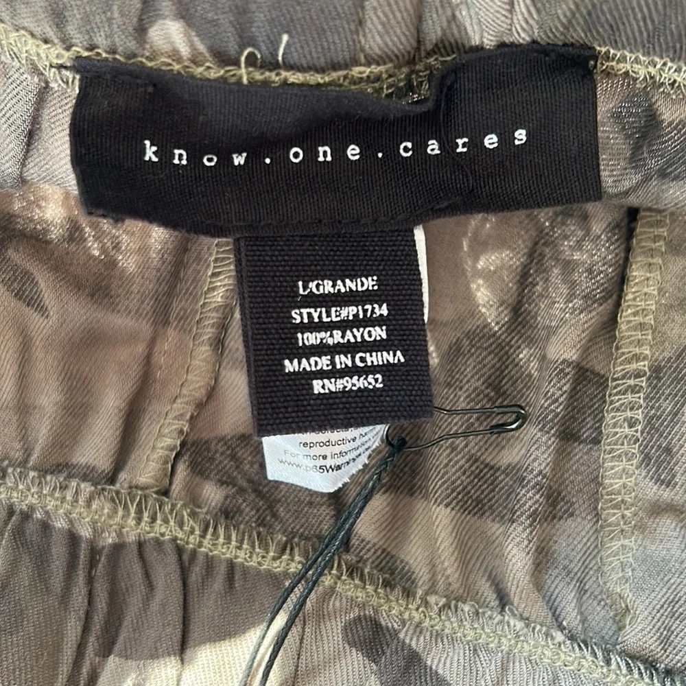 NWT Know One Cares Camo Joggers. Women’s size Large.